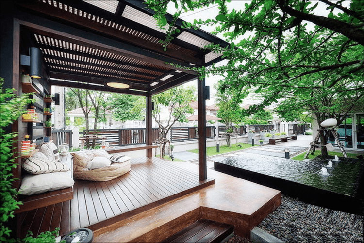 Thiết kế sân vườn biệt thự có khu vực thư giãn ngắm cảnh